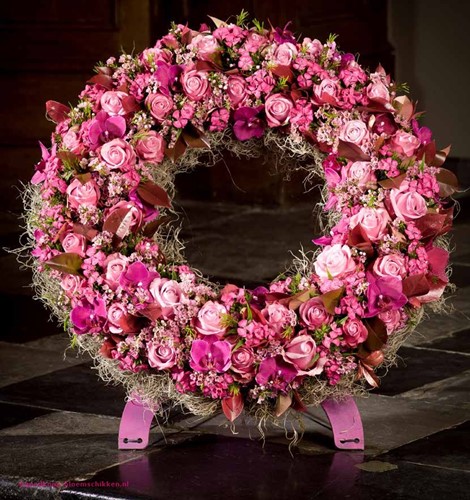 Oasis Mini Krans 42 cm. oase voor verse bloemen Met staander Oasis Mini Krans
