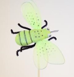 Actie Bijsteker vliegende Bij 10cm. Groen op L stok Bijsteker vliegende Bij 1