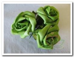 foam roos 5, 5 cm. / 3 stuks. Groen op=op foam roos 5, 5 c