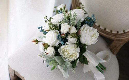 Bruidsboeket Luxe  Zijde Rond Gemengde bloemen wit en groentinten en besjes Bruidsboeket Rozen Kant en klaar