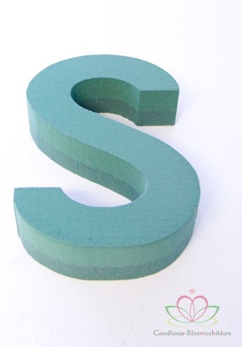 Letter S van Steekschuim oase voor verse bloemen 30 x 20 cm
