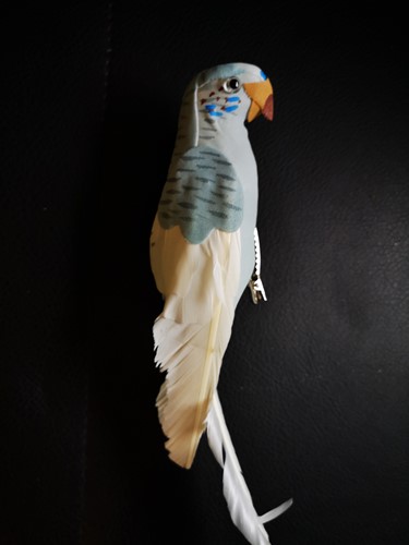 Papegaai op clip +/- 25 cm  Wit/ per stuk Papegaai excl ringen of decoraties