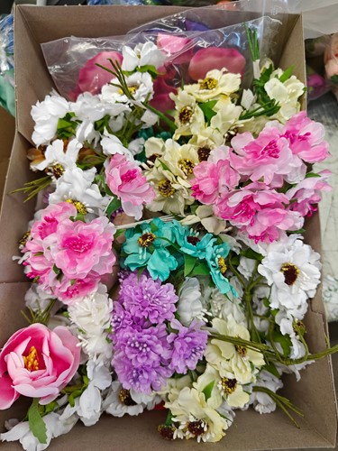 Mysterybox Zijdebloemen bloemschik en decoratiematerialen op=op Exclusieve Verrassingsdoos: Zijde Orchideeen Bloemschik Decoratie met Korting!