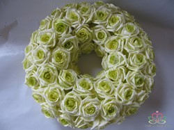 Krans foamrozen elegant cremeGroen 30cm. Krans foamrozen