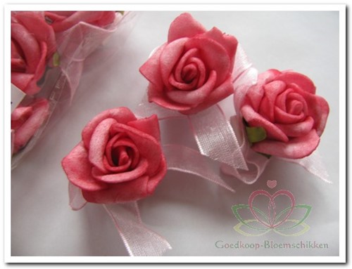 Mini foam roos 2 cm. Pink-Roze zelfklevend / pak Mini foam roos