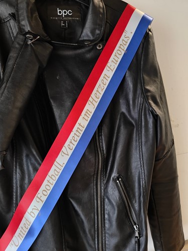 Actie Voetbalsjerp oid Sjerpen Bedrukt lint 75 mm Vlag met Goud opdruk eigen tekst opgeven, maatwerk