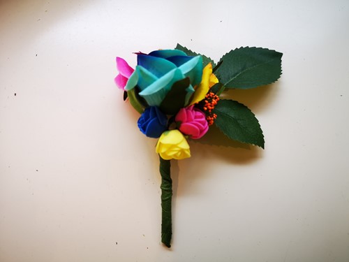Regenboogcorsage Luxe Corsage Zijde RAINBOW met blad en minifoam en fieldberrie Schitterende corsage