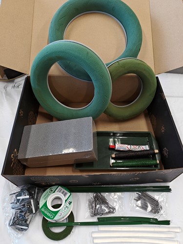 Kerstpakket hobby en bloemschikken Bloemschikken basis 47.50 startpakket