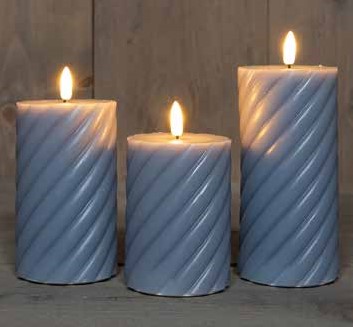 LEDkaars Lichtblauw Anna's Collection LED Buitenkaars 3d flame SWIRL 7.5 cm  3 stuks met Timer Ledcandle kan buiten voor bloemschikken en decoratie