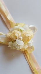 Actie Polscorsage Champagne/wit/zalm met lintsluiting Polscorsage KLaar