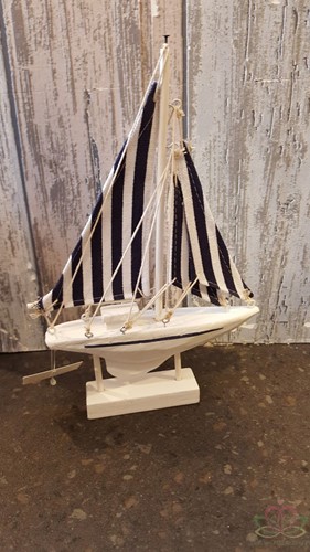 Maritiem Zeilboot blauw/wit 23x14cm. Maritiem Zeilboot 23*14c